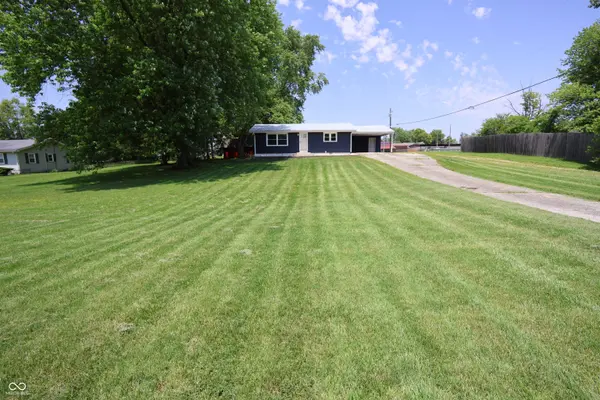 414 South ST, Hope, IN 47246