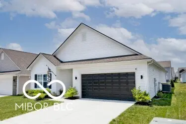 4726 Amber Wood LN, Indianapolis, IN 46235