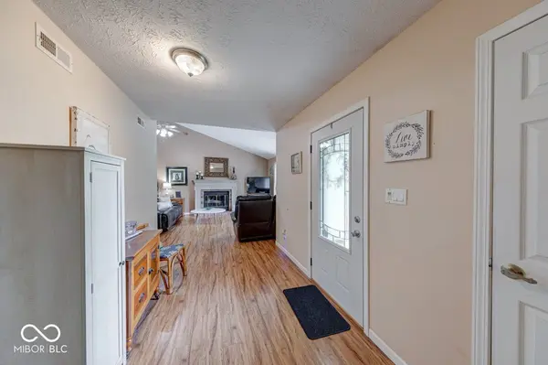 3025 Sable Ridge LN, Greenwood, IN 46142