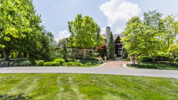 18 Lost Run LN,  Zionsville,  IN 46077