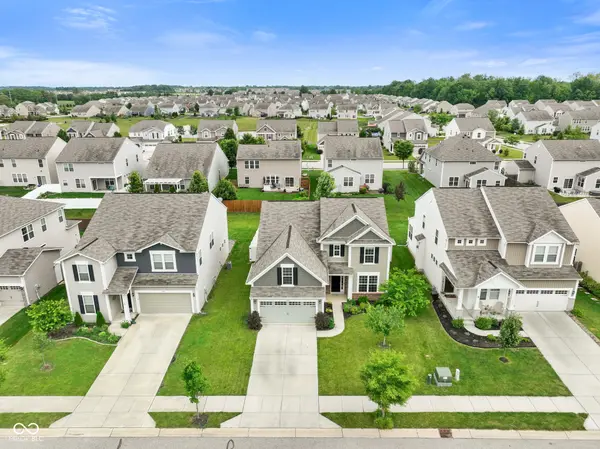 6670 Shooting Star DR, Whitestown, IN 46075