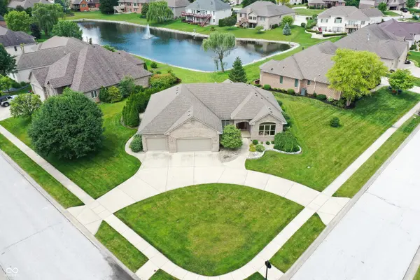 182 Southwind LN, Greenwood, IN 46142