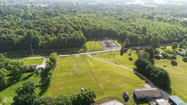 24611 Mahan RD, Marysville, IN 47141