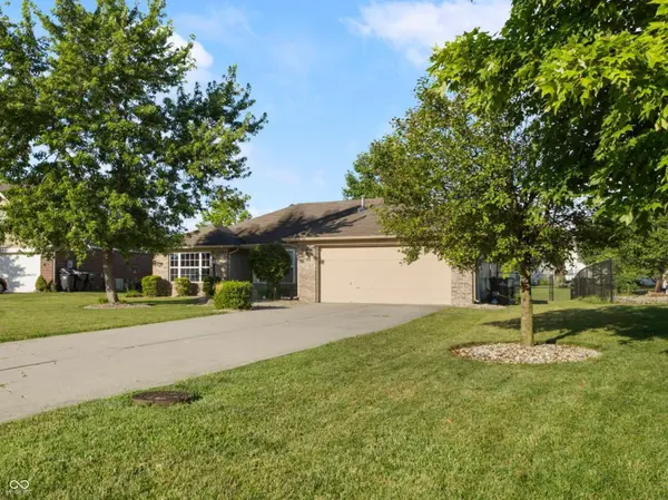 282 N Greenbriar DR, Greenwood, IN 46142
