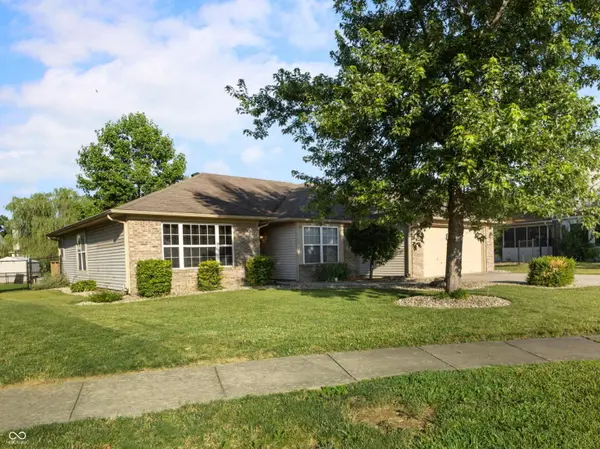 282 N Greenbriar DR, Greenwood, IN 46142
