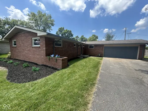 2692 Meadowlark LN, Columbus, IN 47201