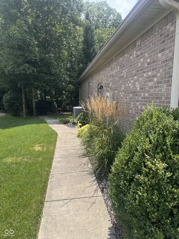 6655 Golden Oak LN, Avon, IN 46123