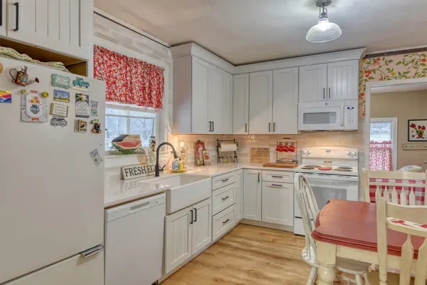 3926 E Chattaroy Rd, Chattaroy, WA 99003