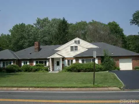 380 Park AVE #$1, 000 unit- 1 room, Huntington, NY 11743