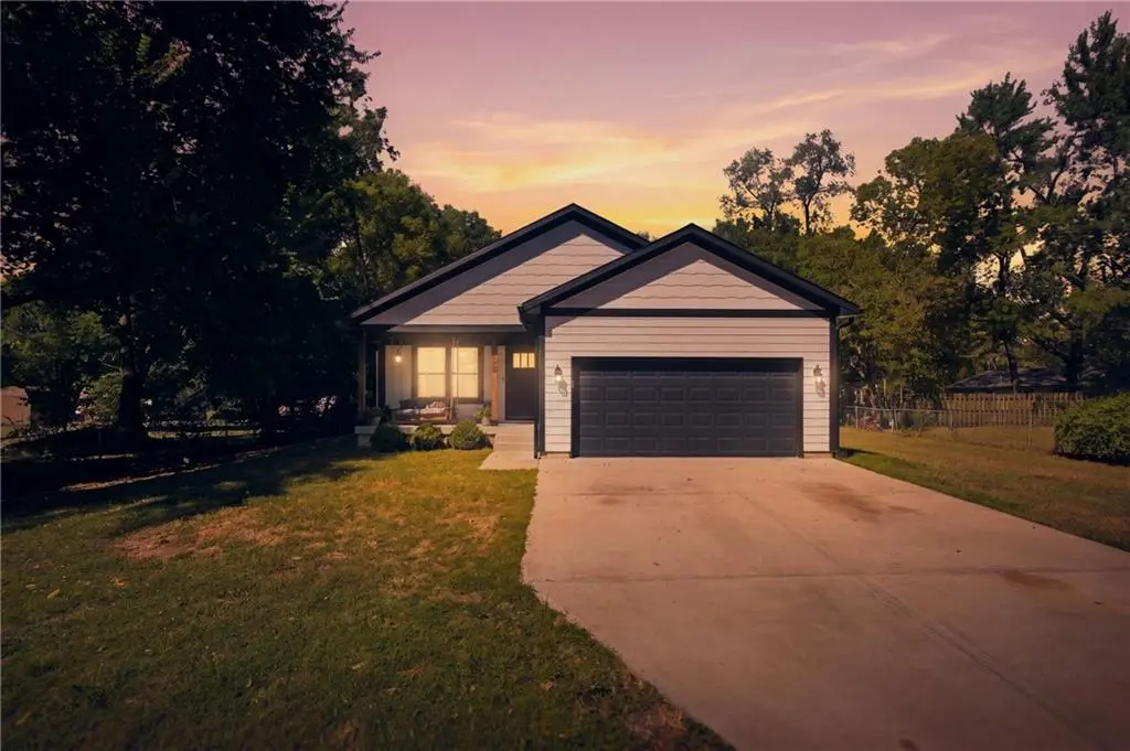 106 S 4th st ST, Cleveland, MO 64734