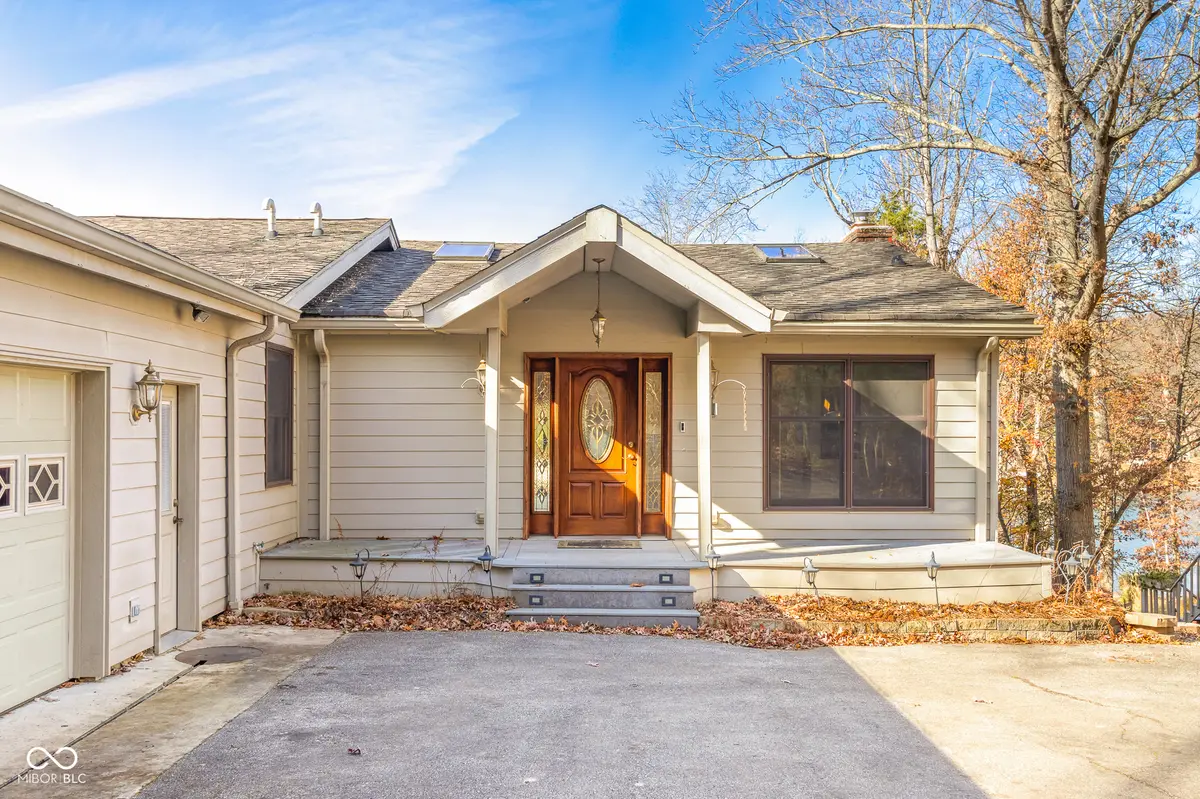 11741 W Grandview DR, Columbus, IN 47201
