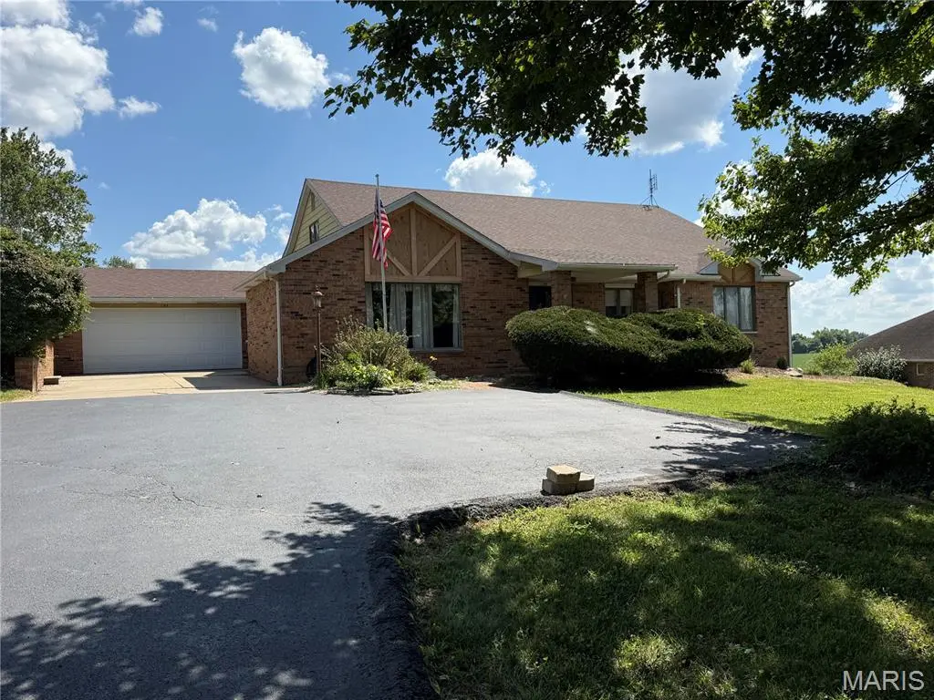 Address not disclosed, East Alton, IL 62024