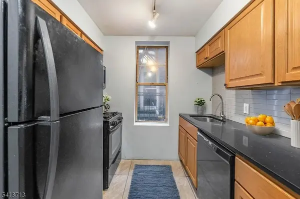 250 Clendenny Ave #4, Jersey City, NJ 07304