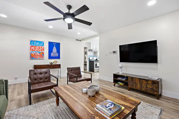 1317 Cloverleaf DR, Austin, TX 78723