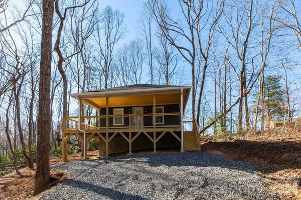 137 E Arbutus TRL, Hendersonville, NC 28792