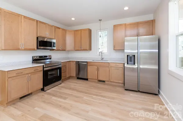 137 E Arbutus TRL, Hendersonville, NC 28792