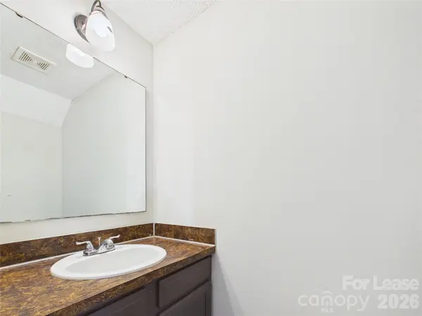 6354 Windsor Gate LN, Charlotte, NC 28215