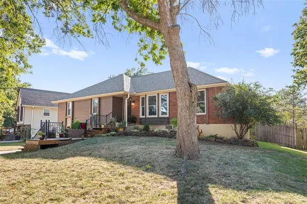 300 Johnston DR, Raymore, MO 64083