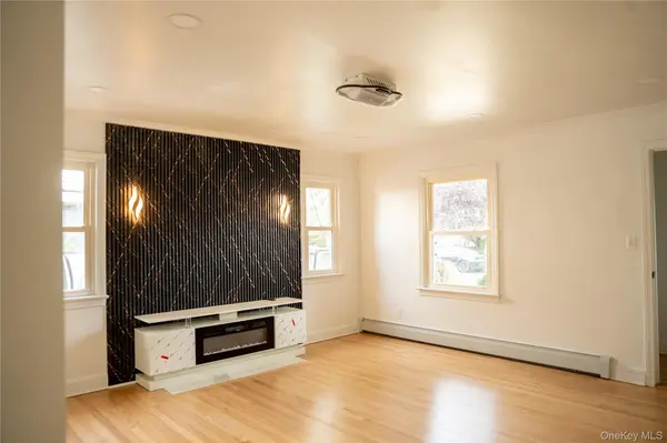 586 Stratford RD, Baldwin, NY 11510