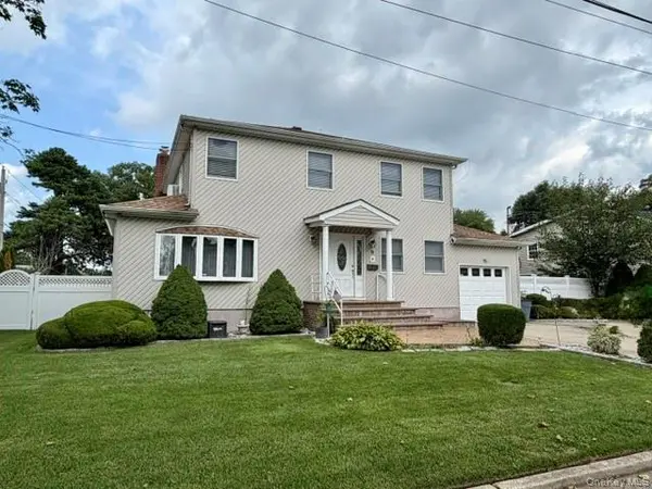 9 Jersey ST, Deer Park, NY 11729