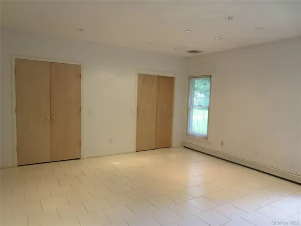 380 Park AVE #$1,000 unit- 1 room, Huntington, NY 11743