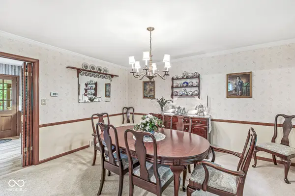 577 Century Oaks DR, Zionsville, IN 46077