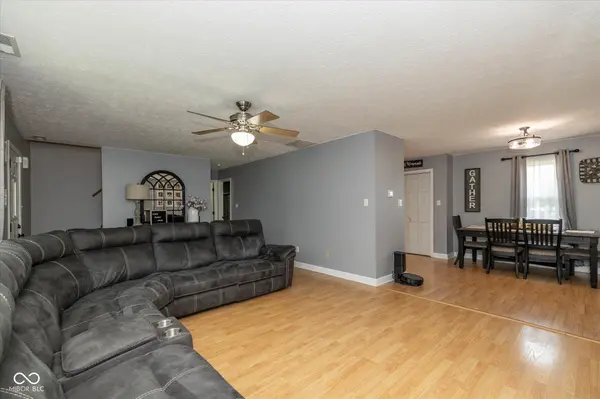 1135 W Wildflower CT, Mooresville, IN 46158