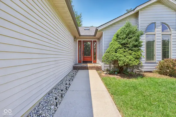 430 Oakbrook DR, Columbus, IN 47201