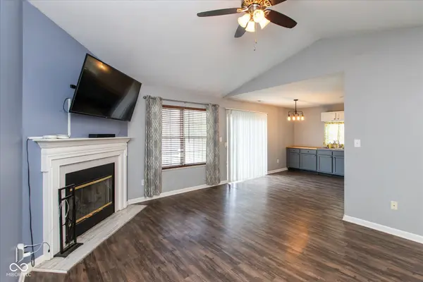 142 Hilltop Farms BLVD, Whiteland, IN 46184