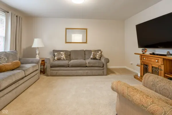 2933 Fairlawn DR, Columbus, IN 47203