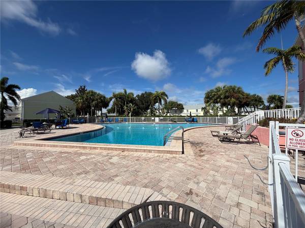 4744 SNOOK DR SE, St Petersburg, FL, 33705 photo 26