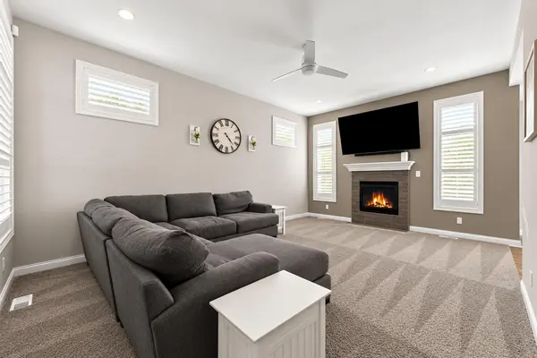 514 Gentile CT, Valparaiso, IN 46385
