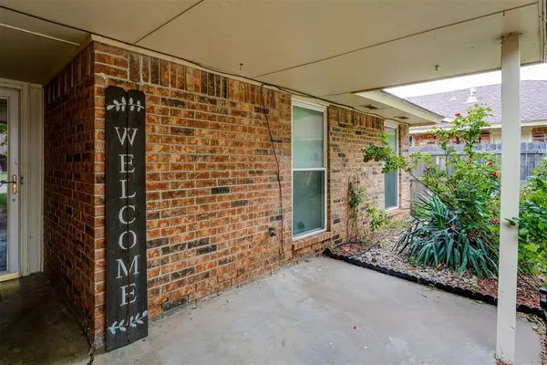 1011 ROYAL LN, Yukon, OK 73099