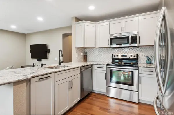 20190 E Berry LN, Centennial, CO 80015