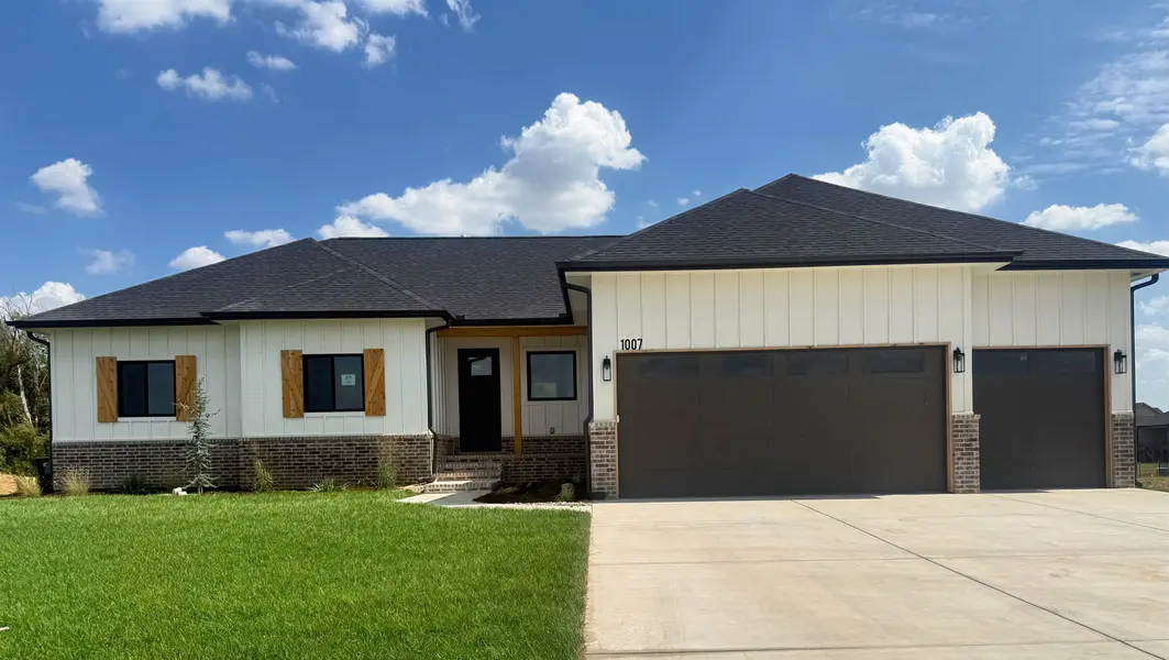 1007 S Brookside St, Goddard, KS 67052