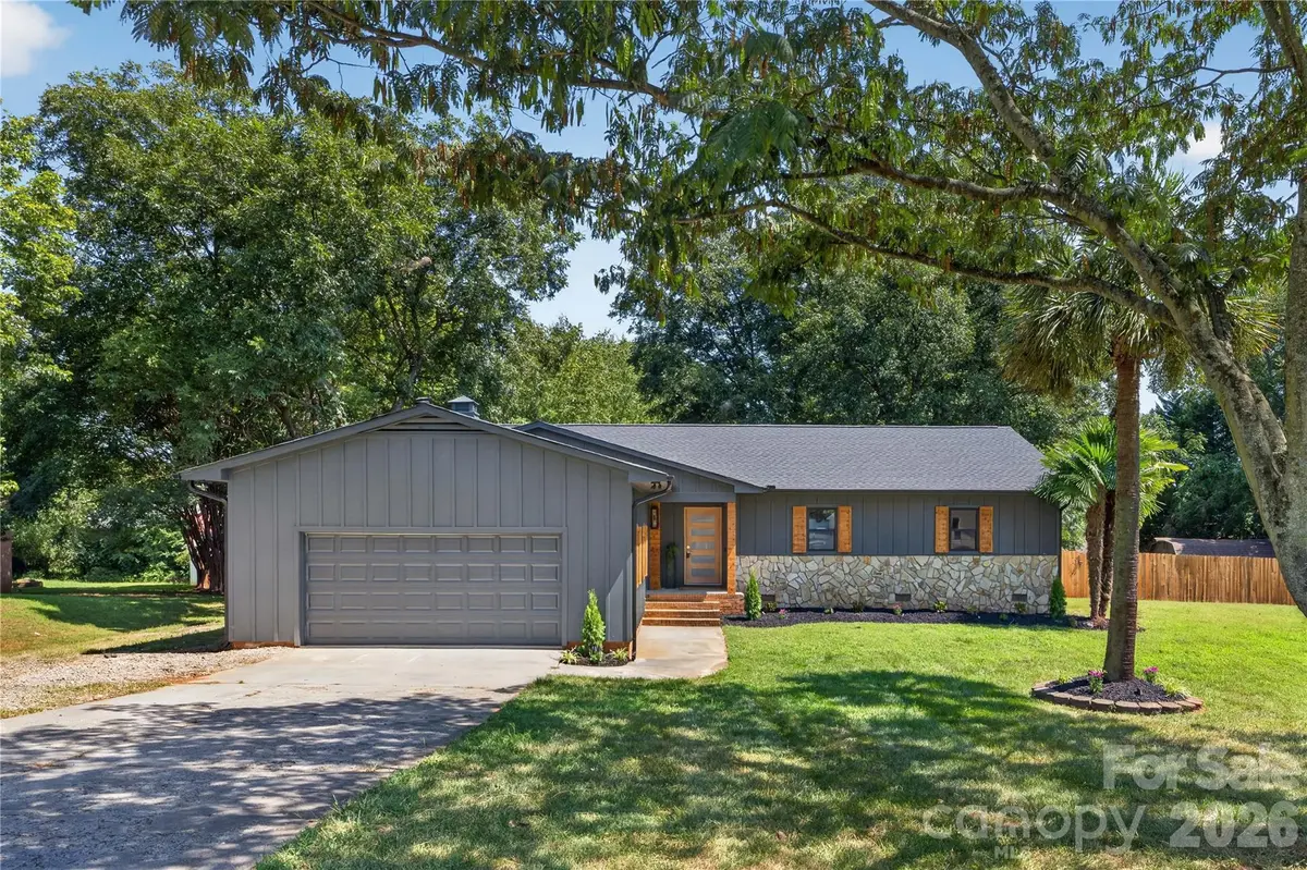 129 Mooreland RD, Mooresville, NC 28117