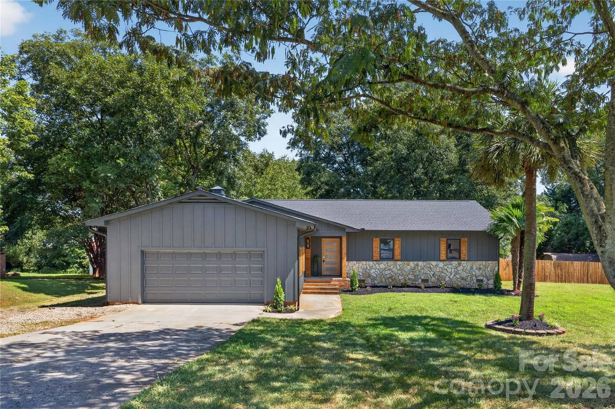 129 Mooreland RD, Mooresville, NC 28117