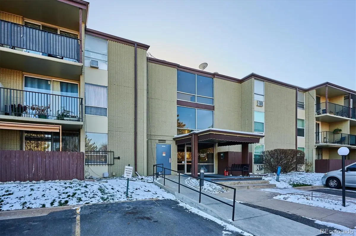 2231 S Vaughn WAY #220B, Aurora, CO 80014