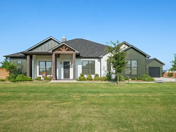 131 Hydrangea DR, Smithville, TX 78957