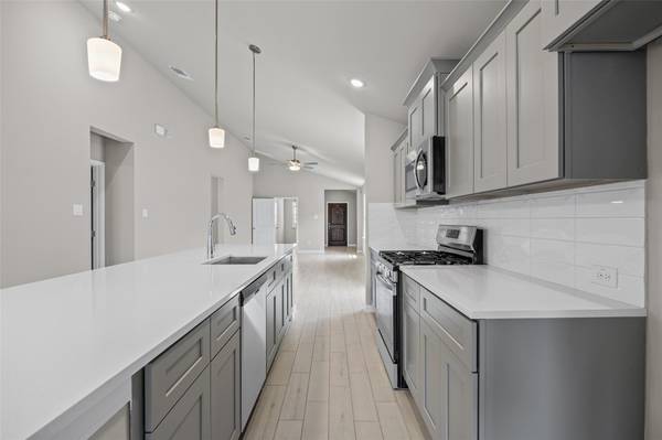245 Ironshoe TRL, Liberty Hill, TX 78642