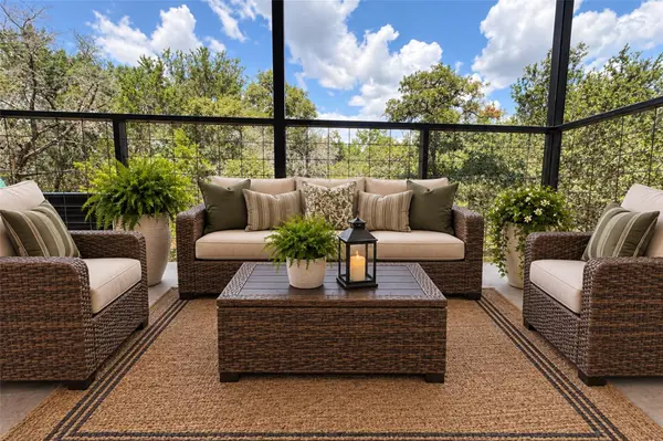 400 Shady Bluff DR, Wimberley, TX 78676