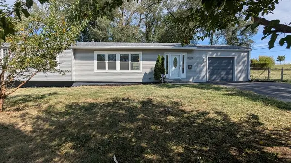 2201 NW Vesper ST, Blue Springs, MO 64015