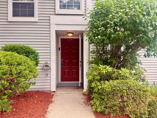 5 Kendal LN, Middletown, NY 10940