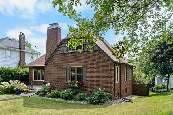 4214 Robinson St, Duluth, MN 55804