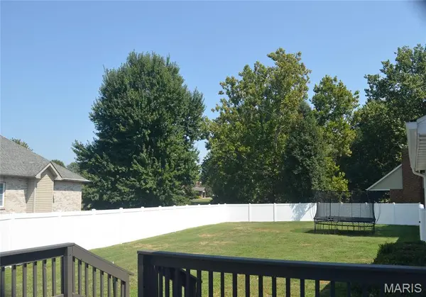 121 E Willow Bend DR, Glen Carbon, IL 62034