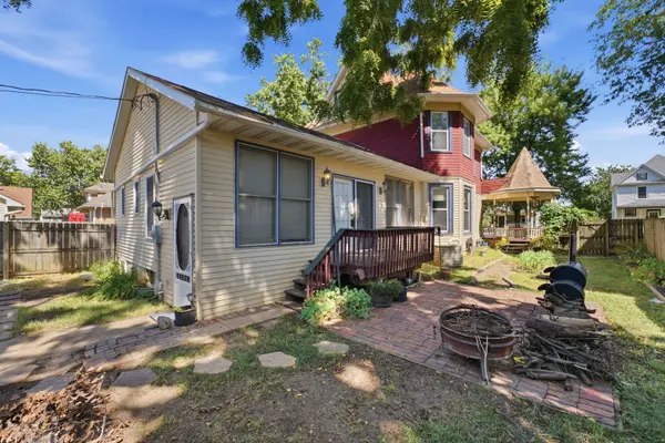 32 Oak LN, Davenport, IA 52803
