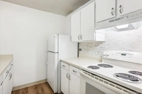 2231 S Vaughn WAY #220B, Aurora, CO 80014