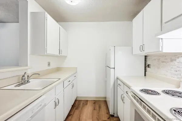 2231 S Vaughn WAY #220B, Aurora, CO 80014
