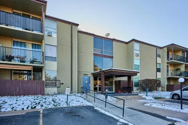 2231 S Vaughn WAY #220B, Aurora, CO 80014