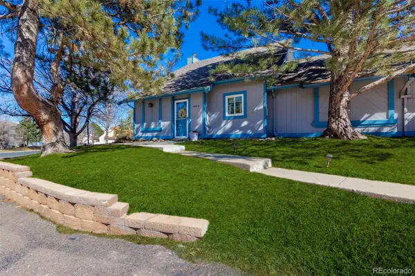 2450 S Worchester CT #A, Aurora, CO 80014